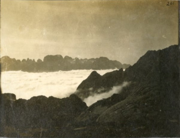 Mare di nubi e gruppo di Brenta