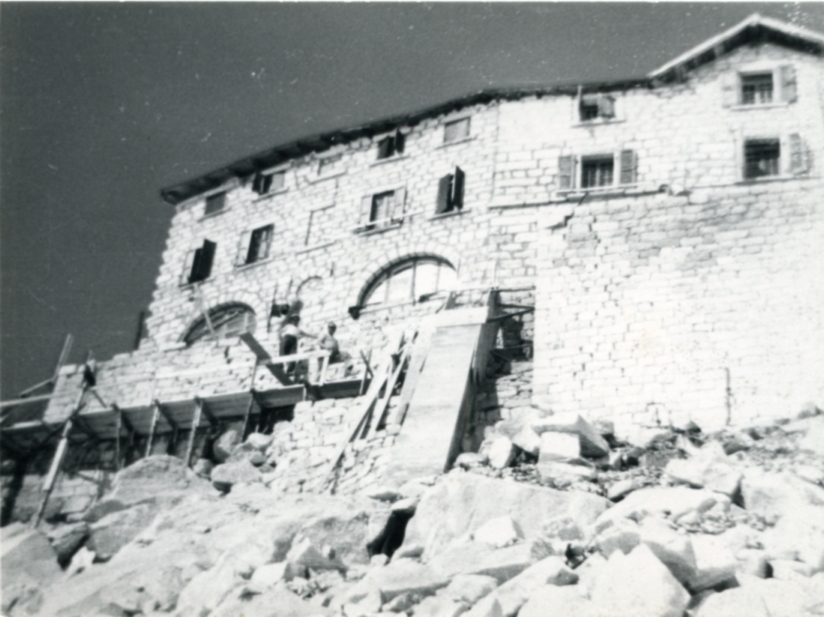 Rifugio ai Caduti dell'Adamello
