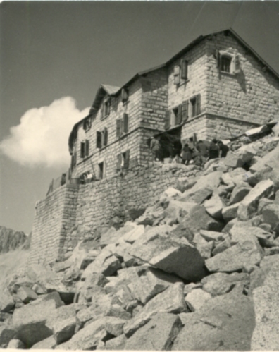 Rifugio ai Caduti dell'Adamello