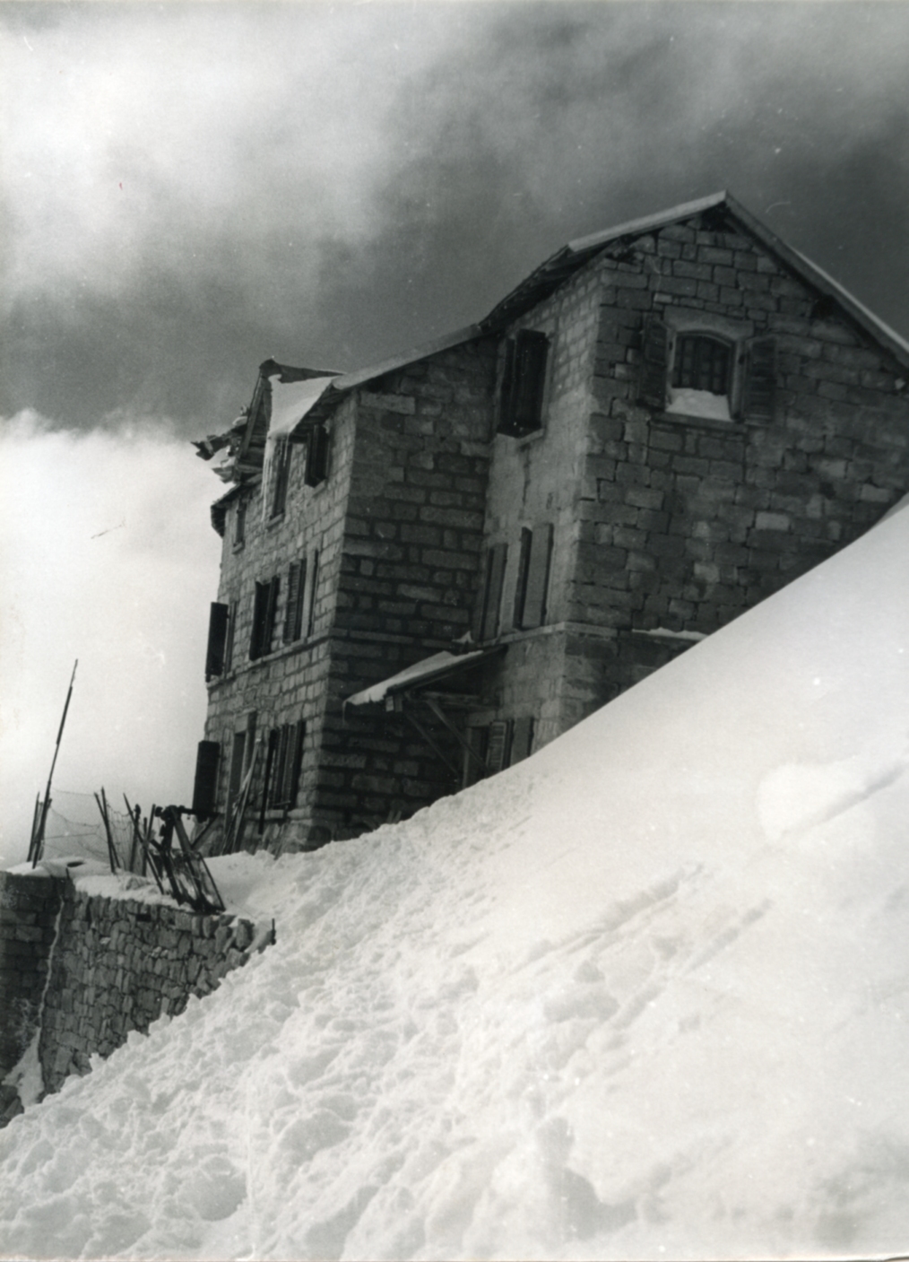 Rifugio ai Caduti dell'Adamello