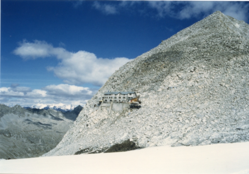 Rifugio ai Caduti dell'Adamello