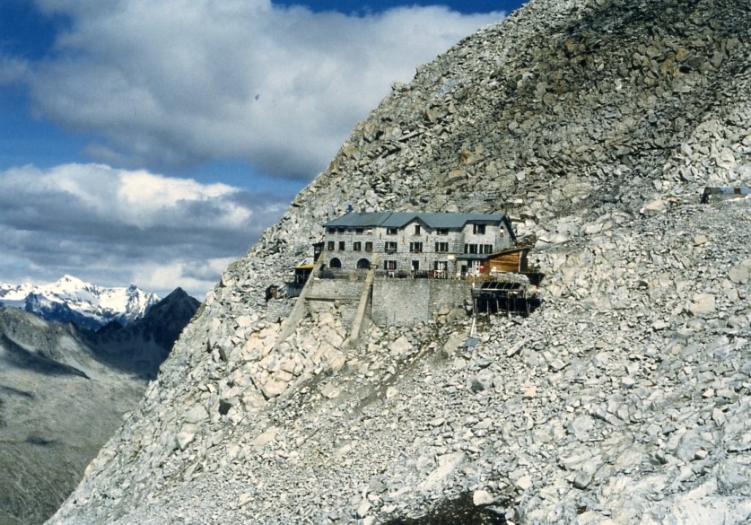 Rifugio ai Caduti dell'Adamello